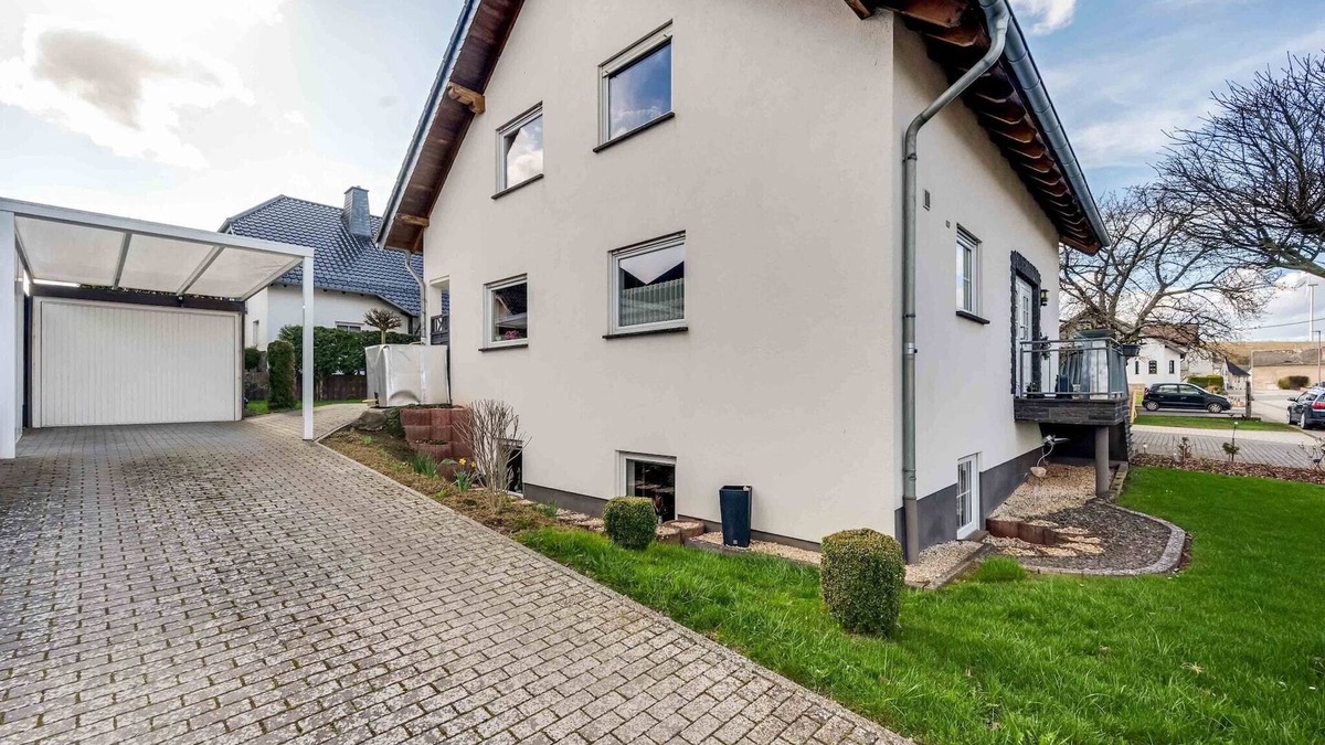 Roes Apartment | Tranquil Getaway in Scenic Roes