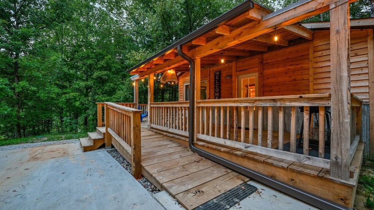 Irvine Cabin | Tranquil Getaway in the Woods ~ Sunset Ridge