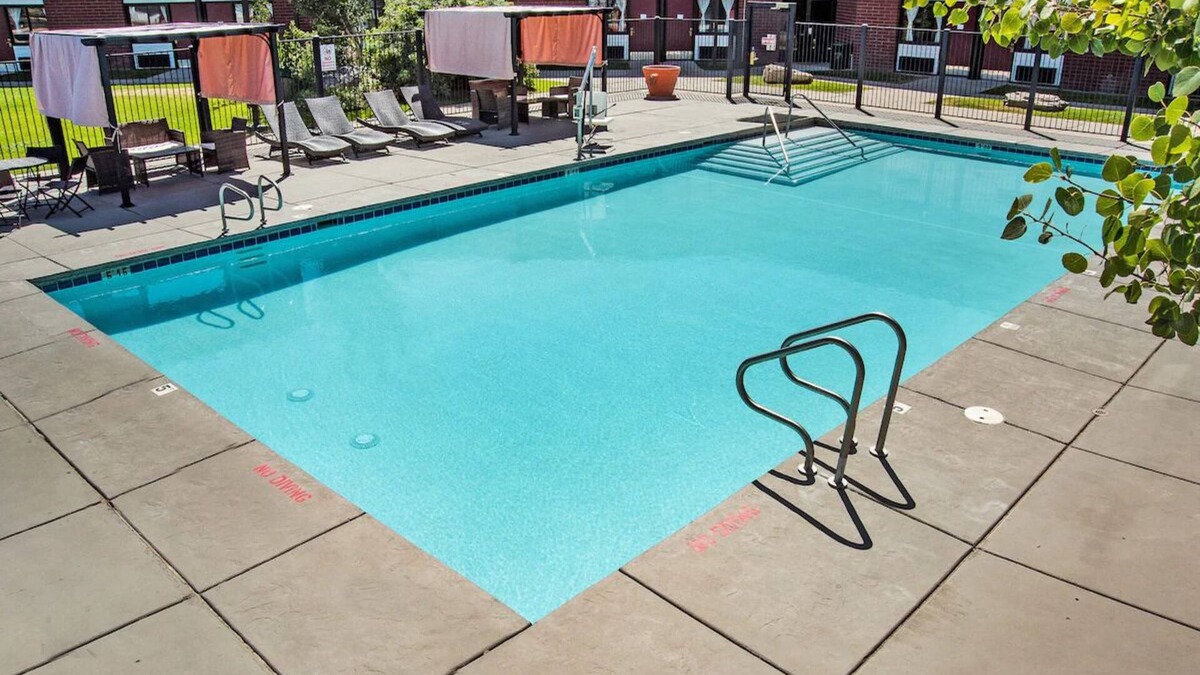 Cedar City Hotel | Tranquil Getaway Perfect for Families & Pet Lovers in Cedar! Pool Access!