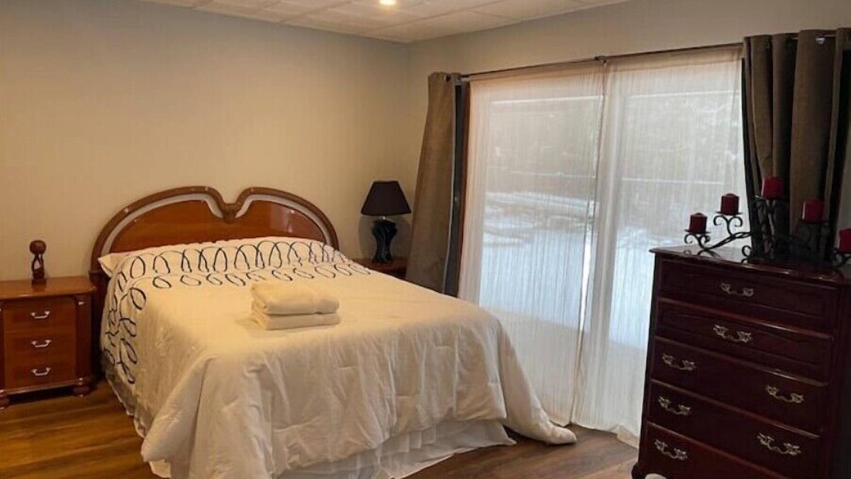 Springwater House | Tranquil Guesthouse Close to Ski Hills - 1 Bedroomn