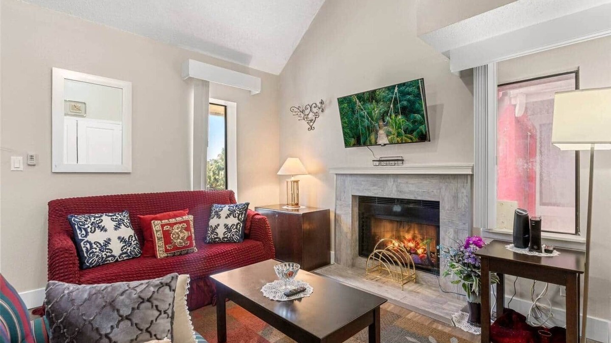 Florida Central Atlantic Coast Apartment | Tranquil Haven 2Bd2B 10 min to Disney Orlando FL.