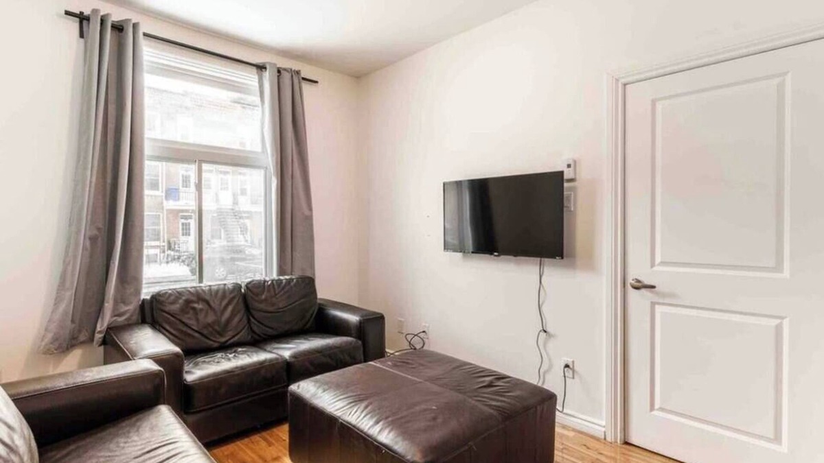 Verdun Apartment | Tranquil Haven in Verdun: Your Home Away from Home