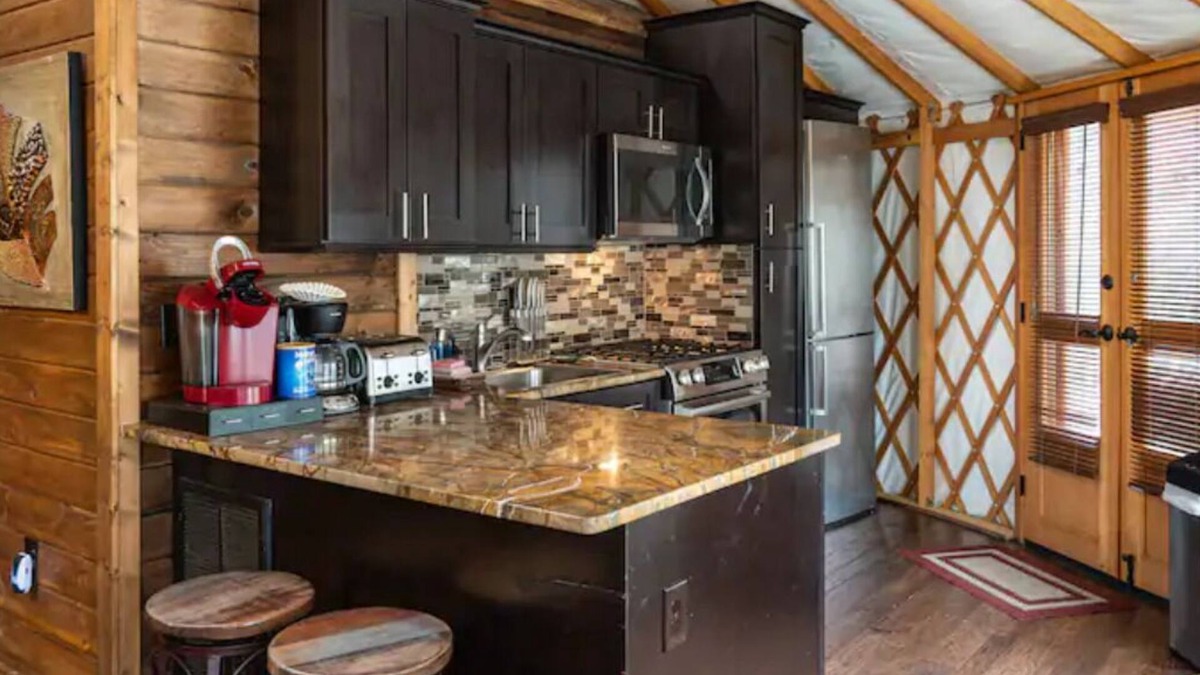 Topton House | Tranquil Haven Luxury Yurt - Creekside Glamping w/Private Hot Tub