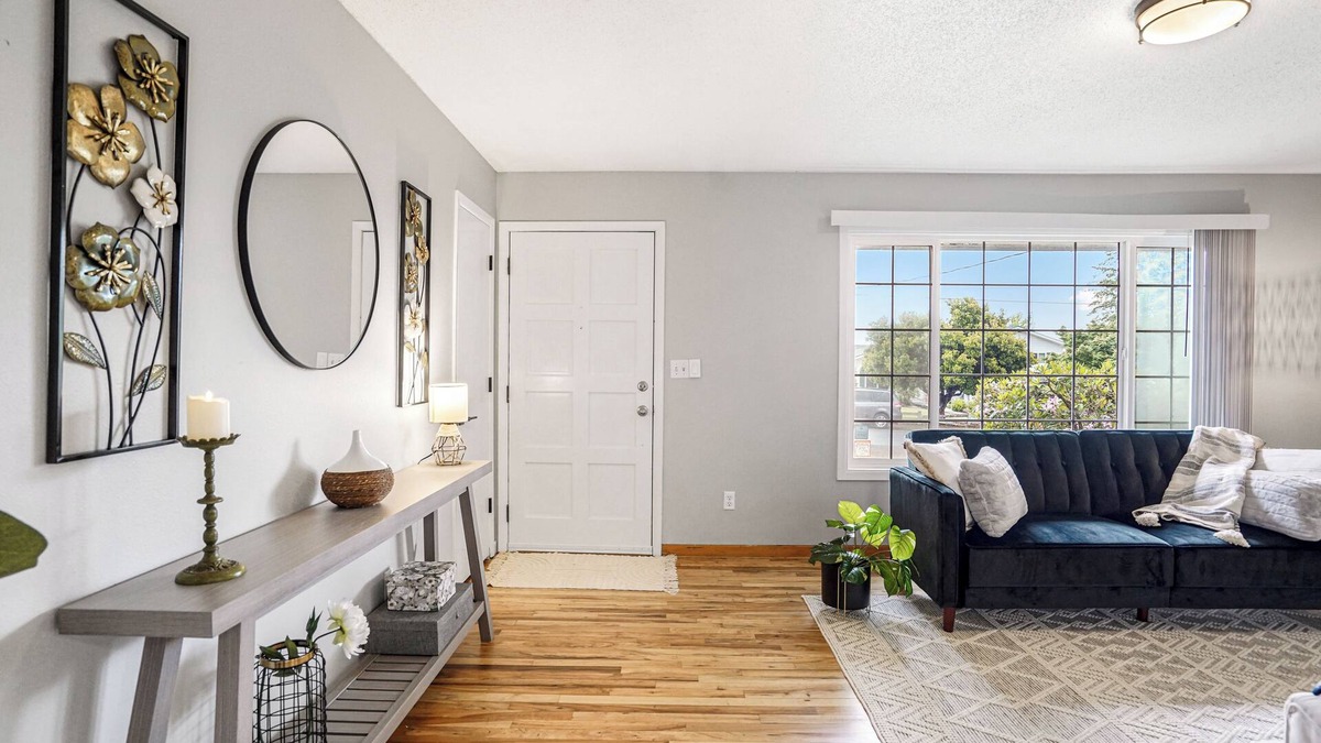West Salem House | Tranquil Haven w/large yard, laundry : West Salem