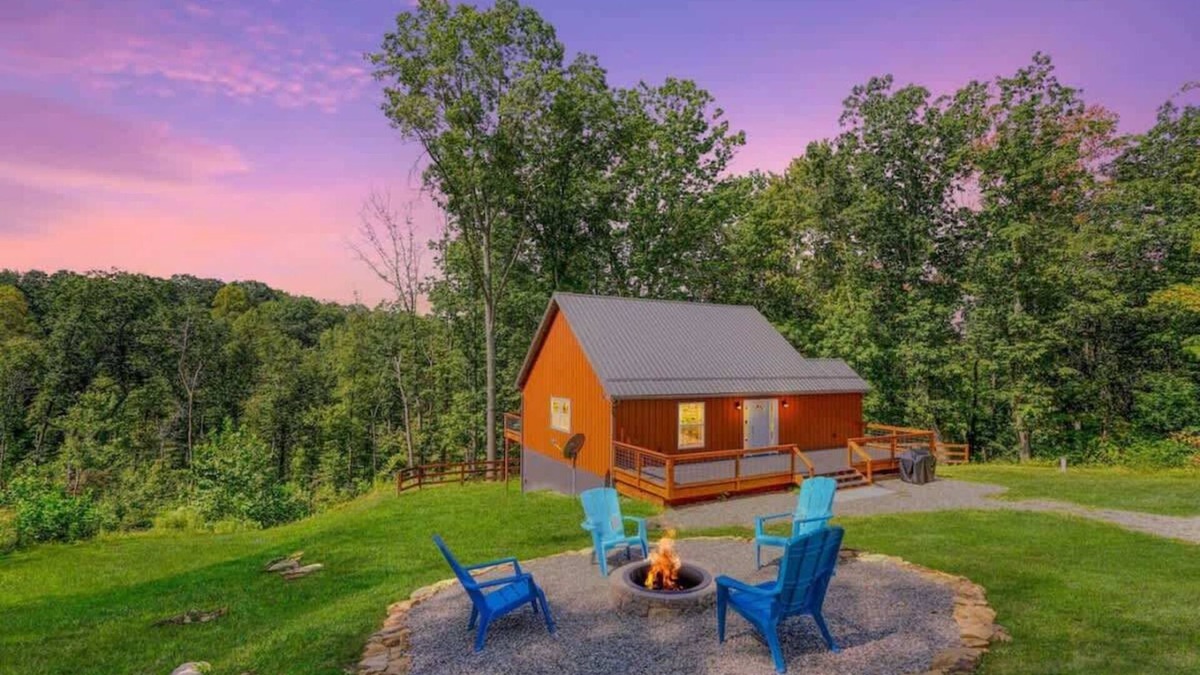 Hallsville Cabin | Tranquil Heights Cabin In Hocking Hills- HOT Tub!