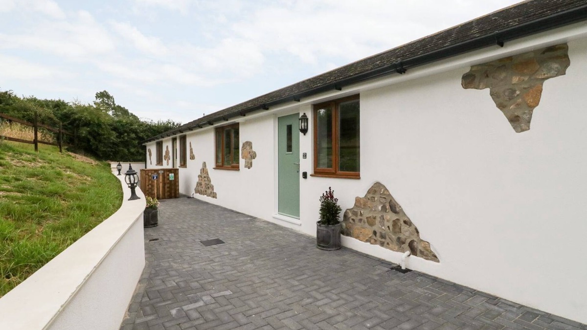 Axminster Cottage | Tranquil Holiday Cottage set in ANOB 15min from the Beach