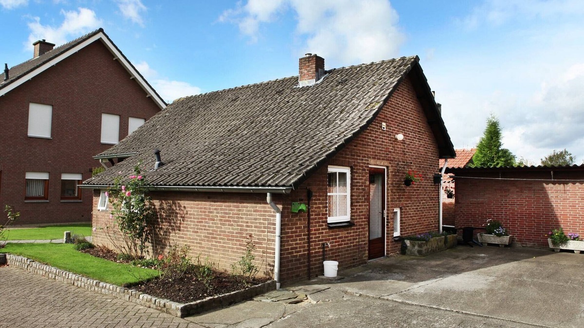 Margraten House | Tranquil Holiday Home in Margraten with Terrace and Garden