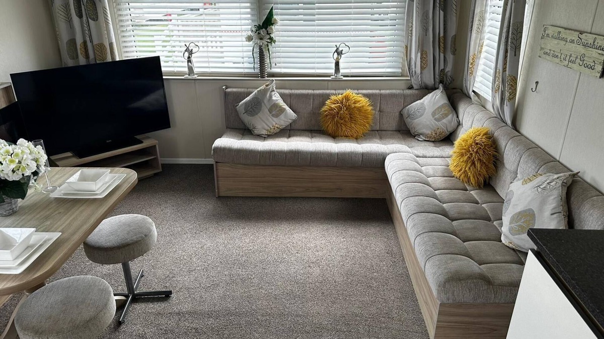 Ingoldmells Cabin | Tranquil holiday home Skegness