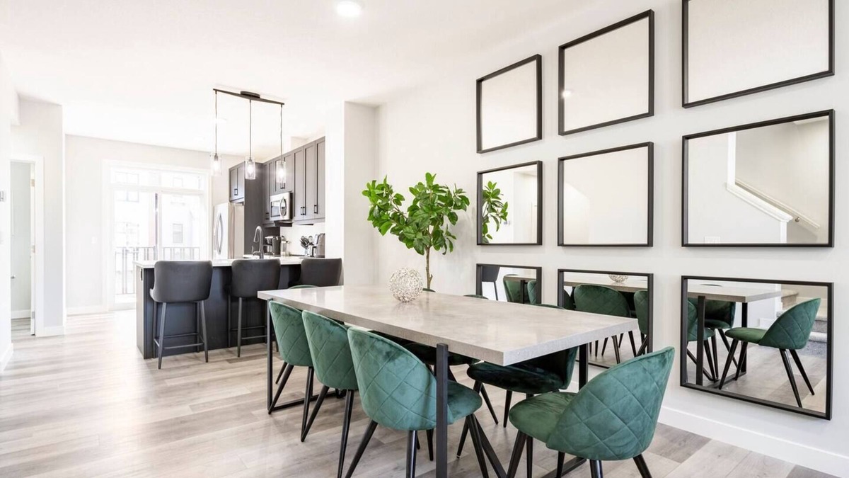 Springbank Hill House | Tranquil Home in Upscale Aspen Woods, Close to Downtown Calgary.