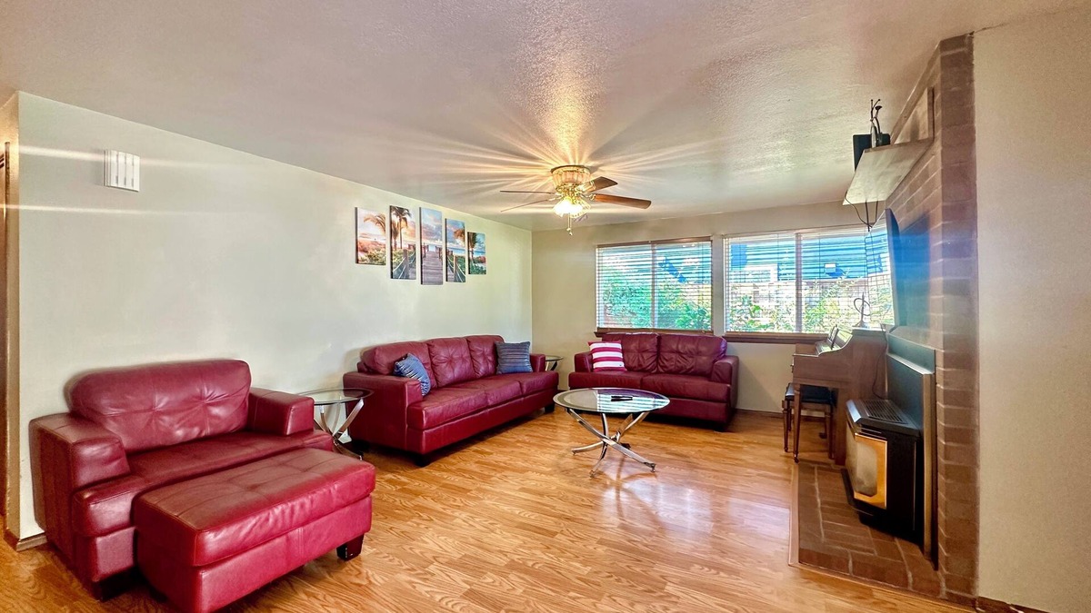 Albany House | Tranquil Home Near Shopping Area & Restaurants - 3 min Walk from Lovely Park