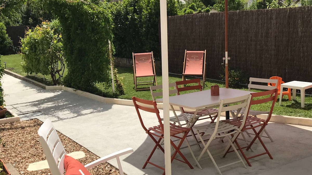 Chateauroux Cottage | Tranquil House in Peaceful Châteauroux with Garden, Parking, and Full Comfort