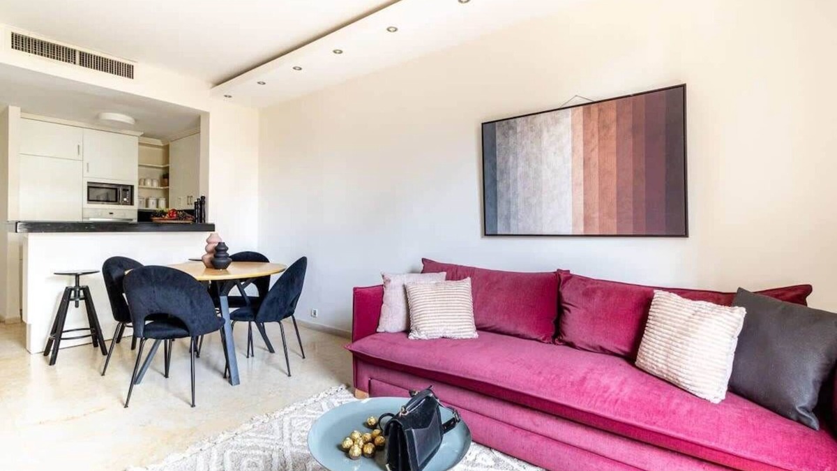 Mamilla Apartment | Tranquil King David Apartment with Free Parking