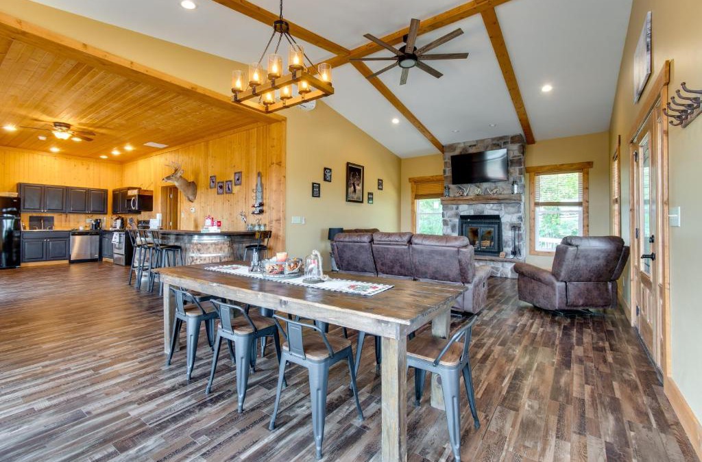 Huntsville House | Tranquil La Prairie Retreat with Patio and Fireplace!