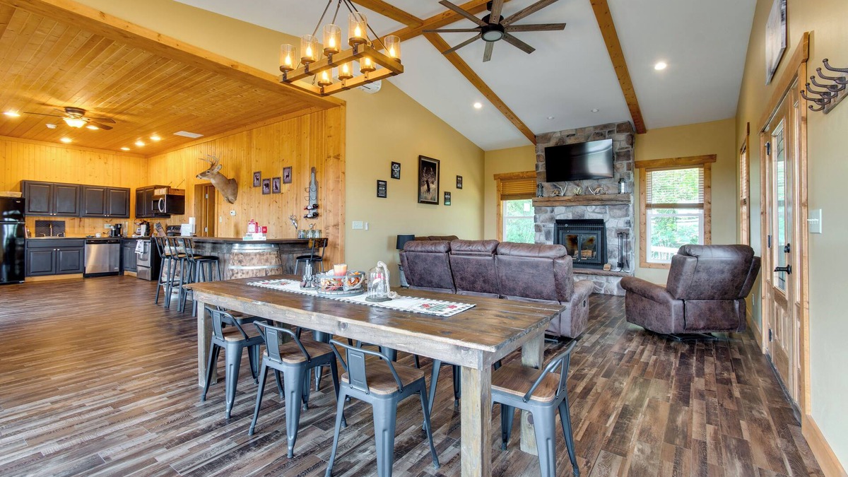 Huntsville Cabin | Tranquil La Prairie Retreat w/Patio & Fireplace!