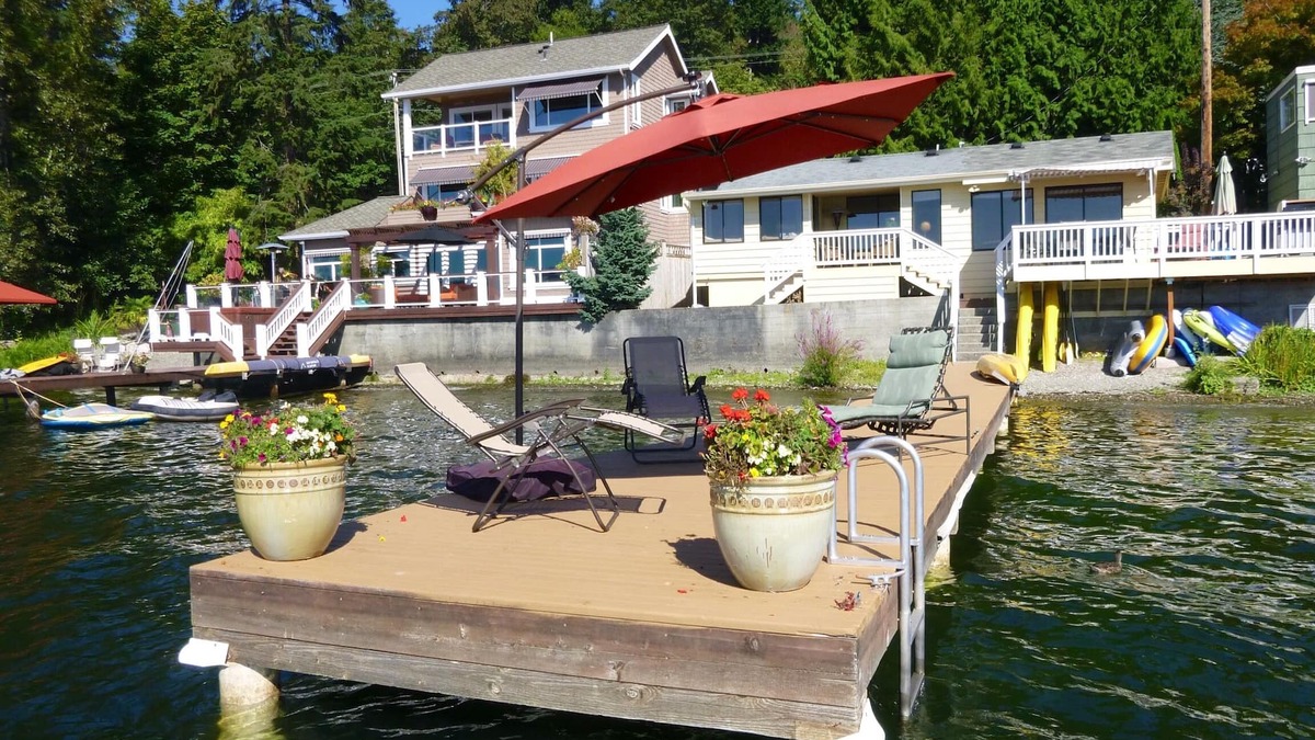 Inglewood Cottage | Tranquil Lake House near Seattle, Issaquah, Redmond