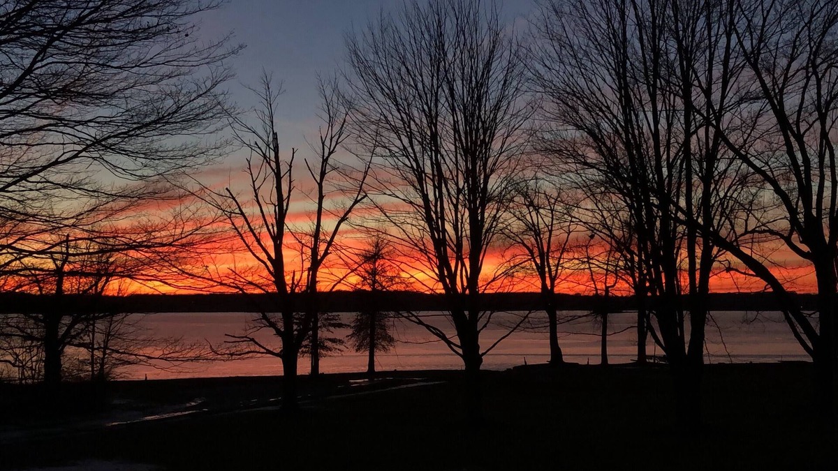 Westford House | Tranquil Lakefront Cottage on Pymatuning with Dock and EV Power