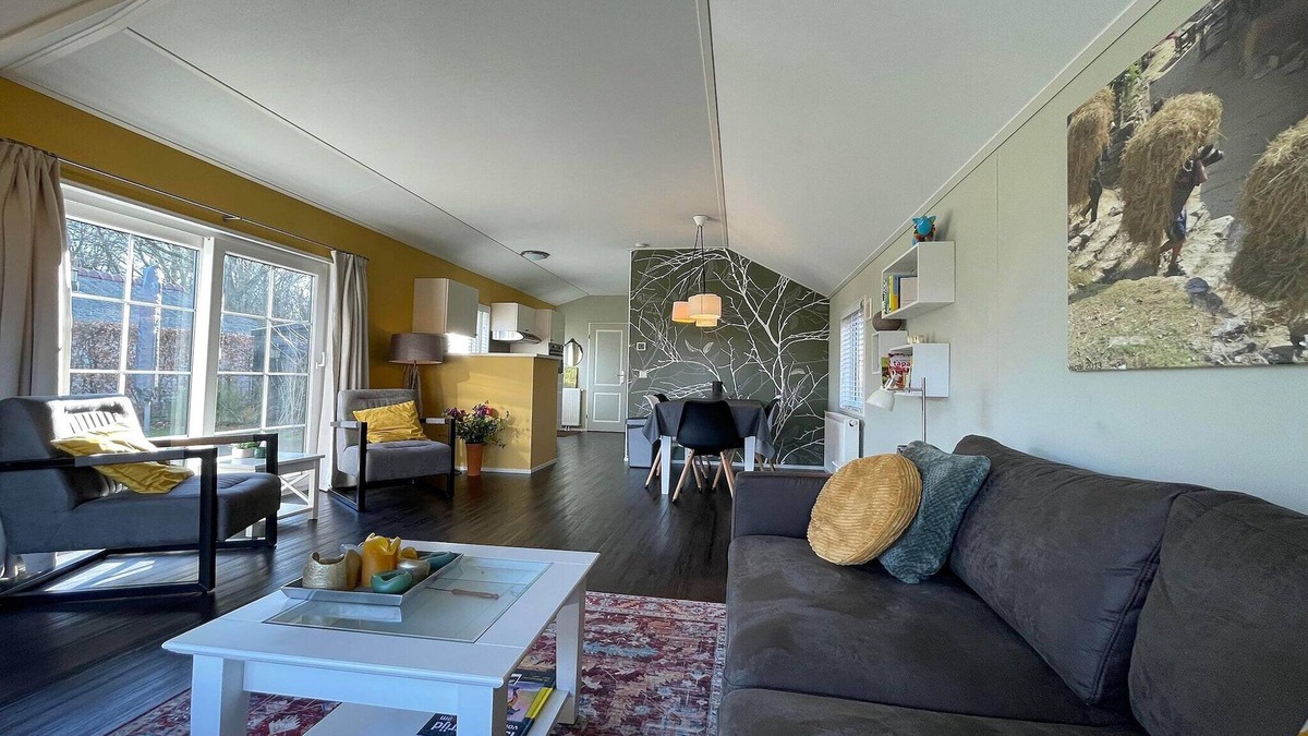 Sint Nicolaasga House | Tranquil Lakeside Stay for 4 guests