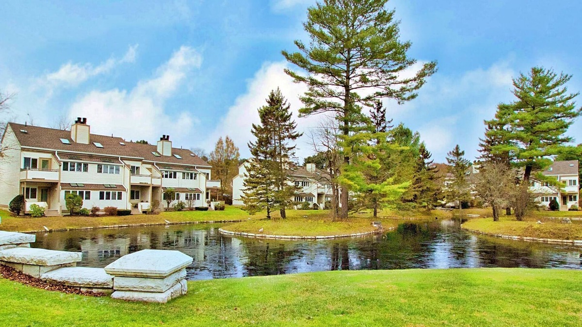 Lenox Dale Condo | Tranquil Lakeside Escape in the Berkshires