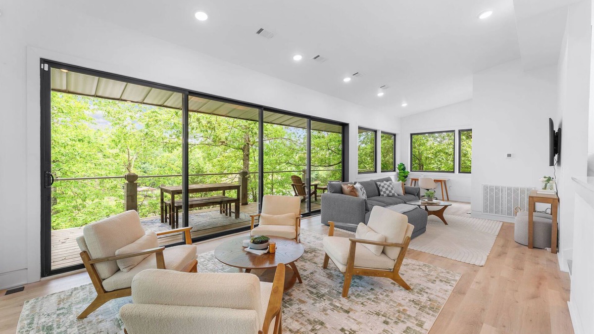 Northport House | Tranquil Lakeside Loft - Stunning Views & Serene Getaway