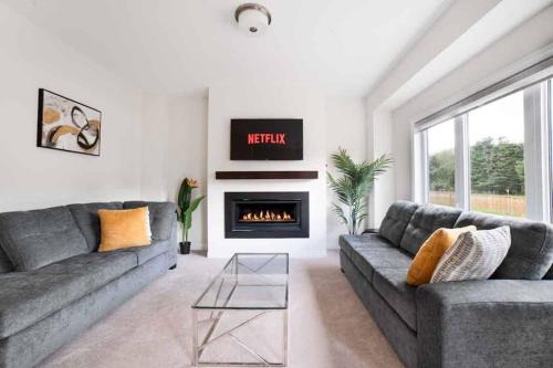 Severn House | Tranquil Lakeside Townhouse