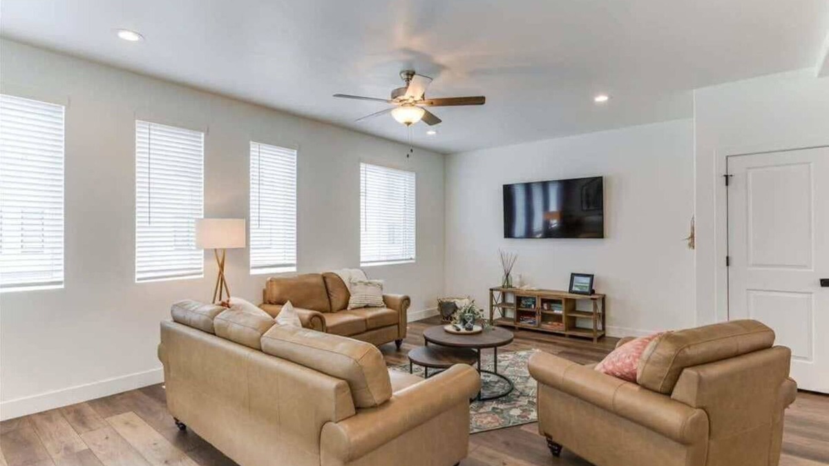 American Fork House | Tranquil Locale, Double Garage!