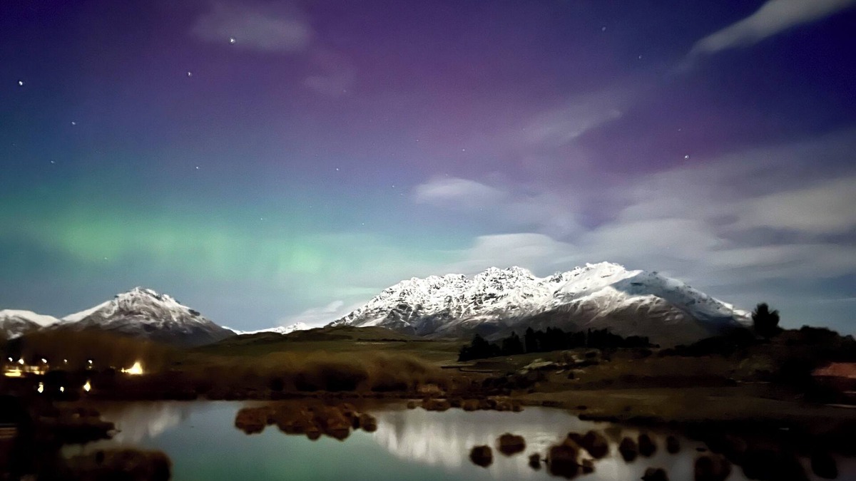 Kawarau Falls House | Tranquil Luxury on Willow Pond