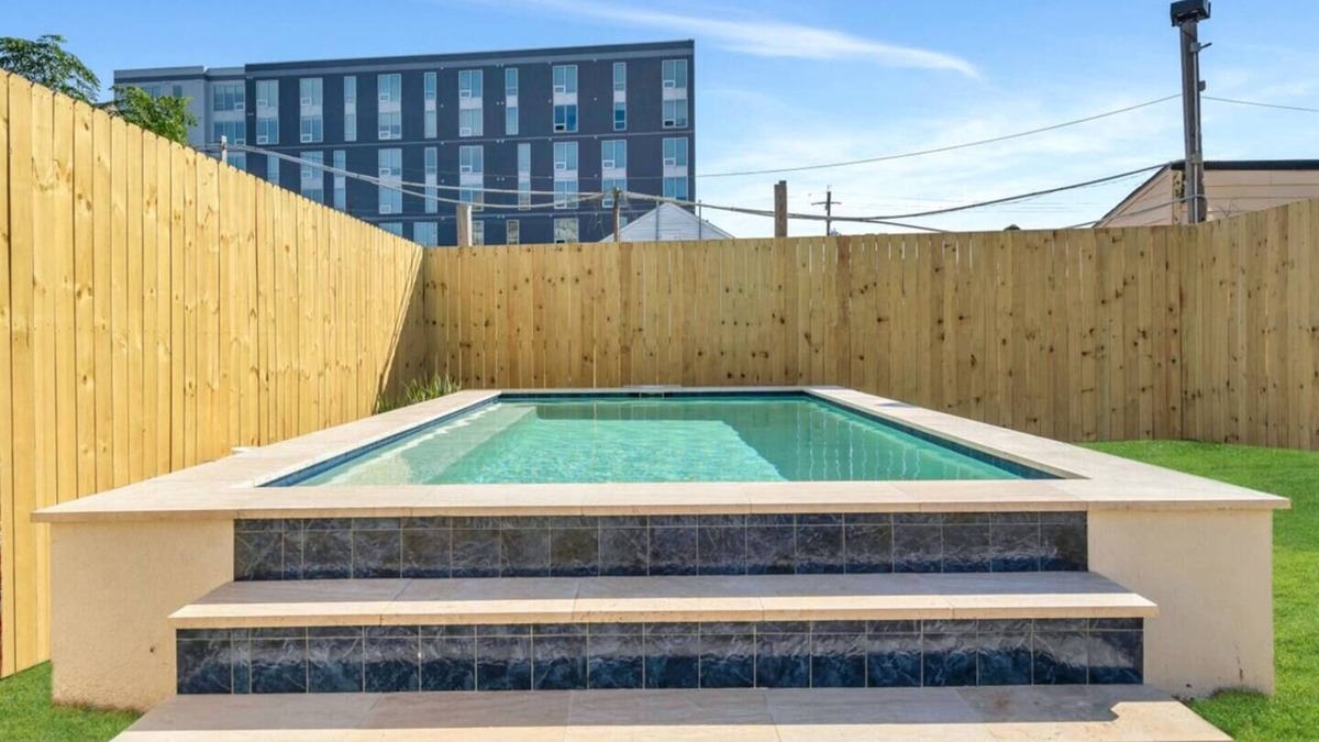 Tulane - Gravier Apartment | Tranquil Mid-City Oasis: 4BR, 3BA ,Gated Pool, Shared Backyard, Parking - Perfect NOLA Getaway!
