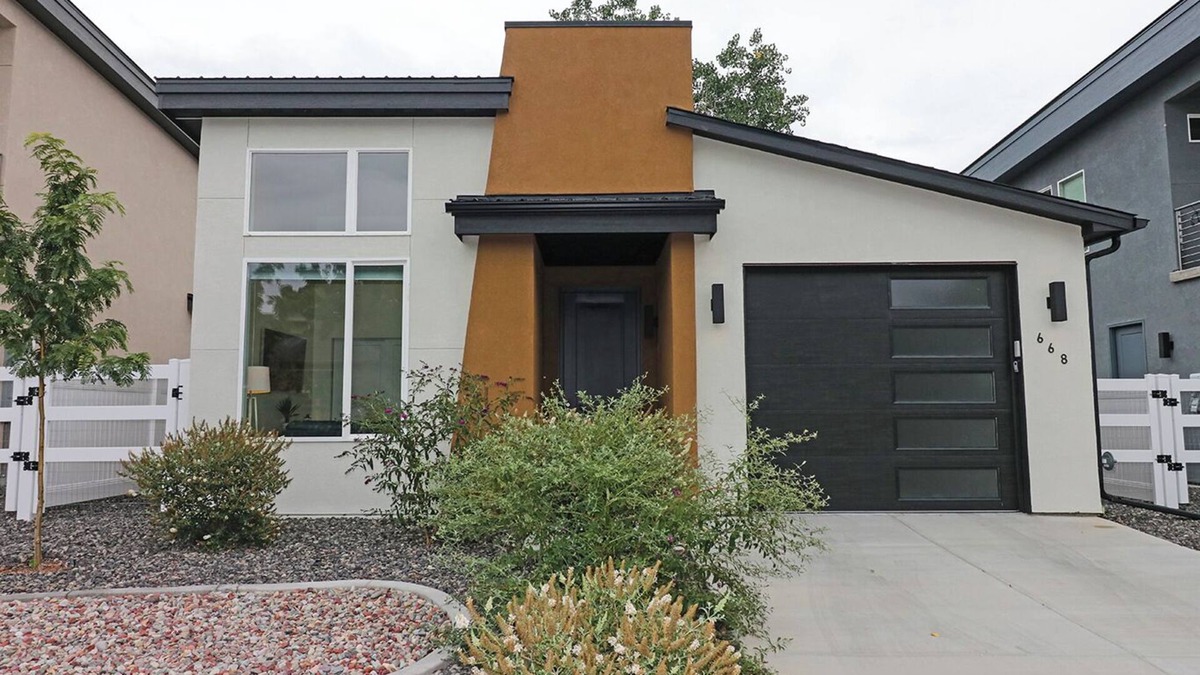 Grand Junction House | Tranquil Modern Haven Allergy Friendly
