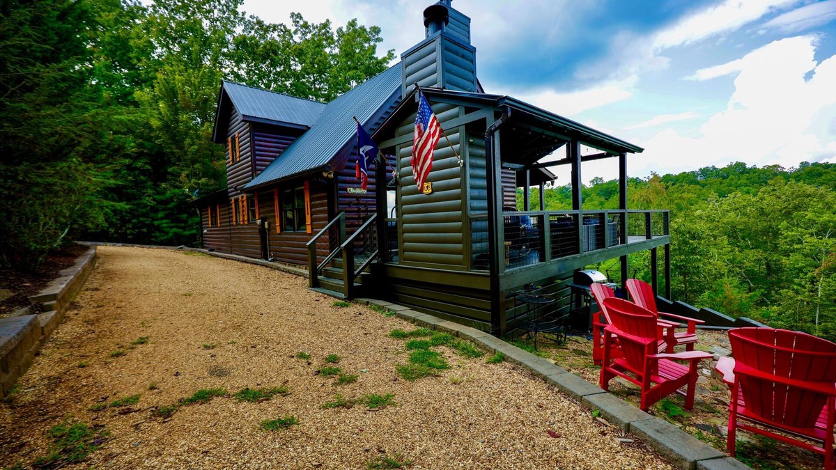 Necowa Cove Cabin | Tranquil mountain cabin with stunning views, hot tub & dog friendly