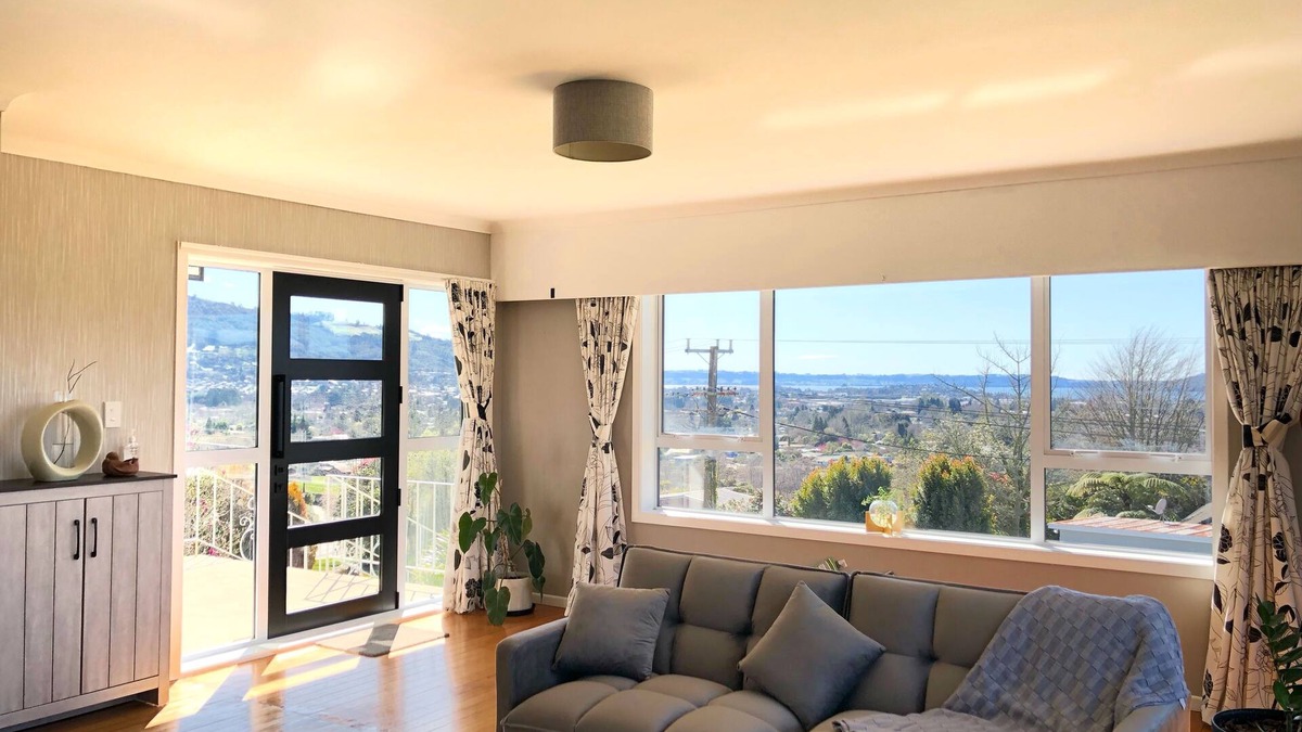 Rotorua House | Tranquil mountain peak
