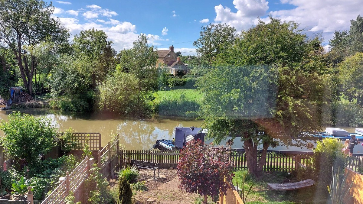 Blisworth Apartment | Tranquil Northampton Retreat