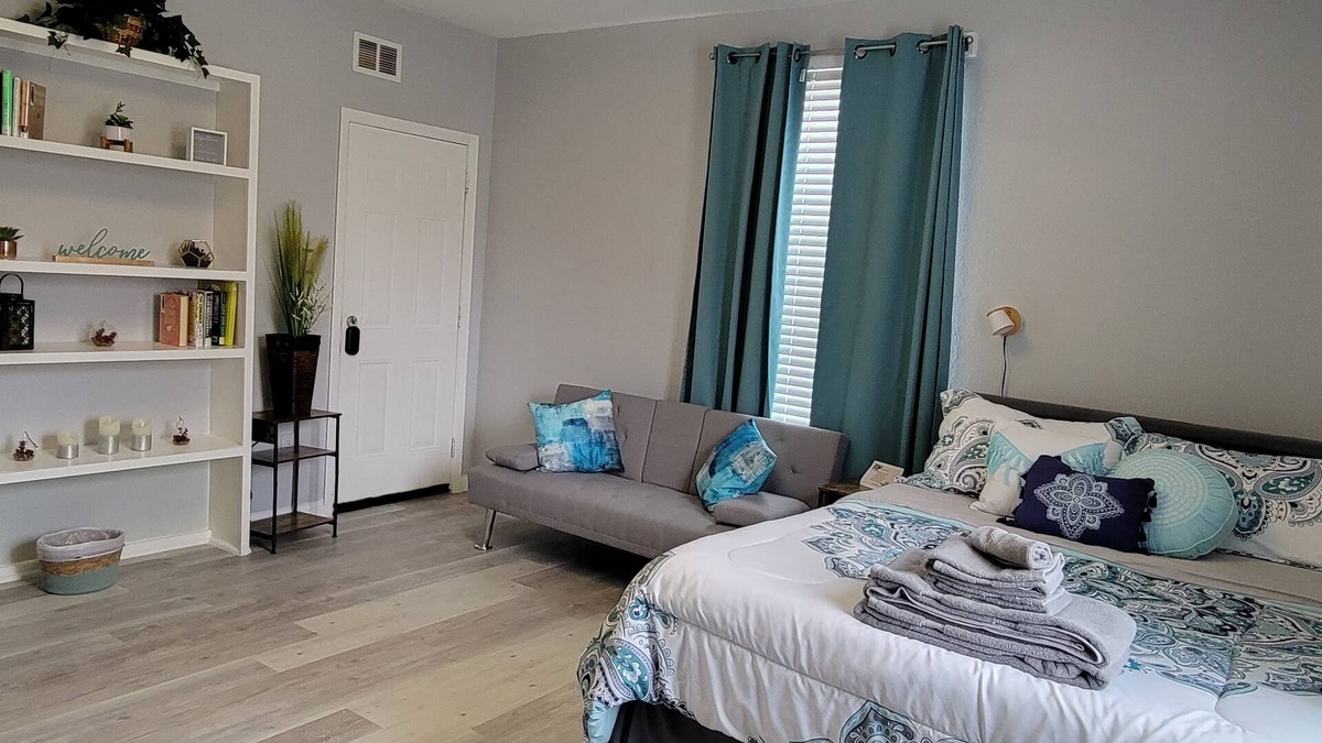 Denton Apartment | Tranquil Oasis close to TWU & UNT Modern 1 Bedroom Private Apartment
