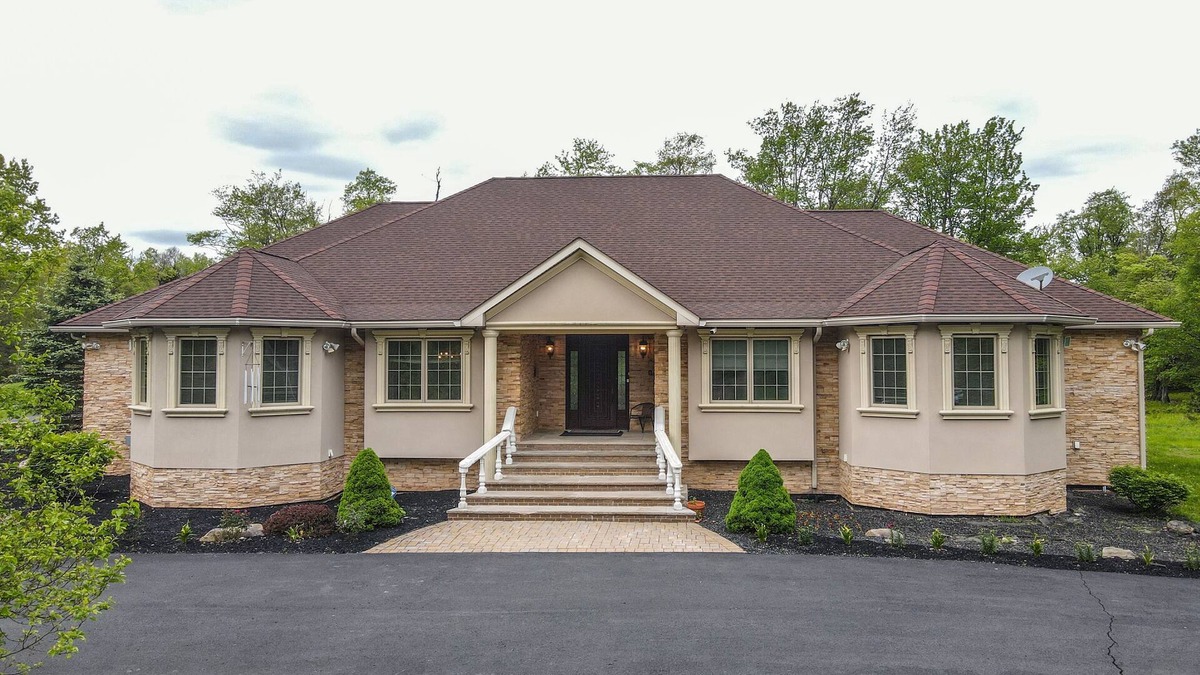 Tobyhanna Villa | Tranquil Oasis Luxe Villa with Theater and Hot Tub