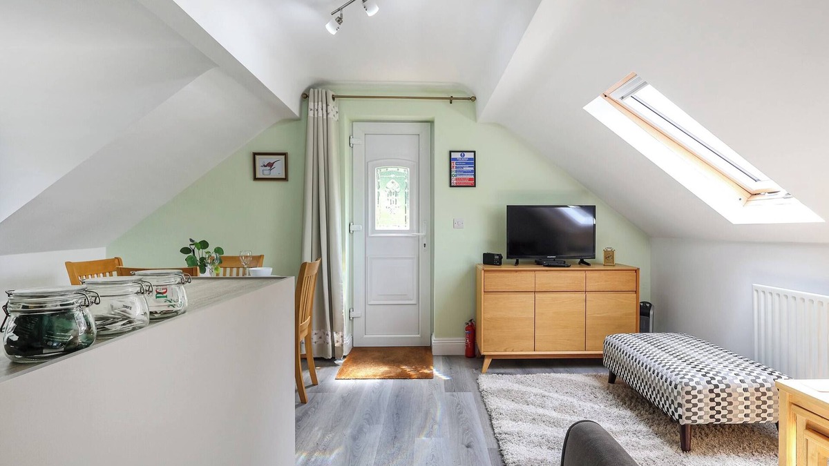 Kintbury Cottage | Tranquil one-bedroom annexe with forest views in Kintbury.