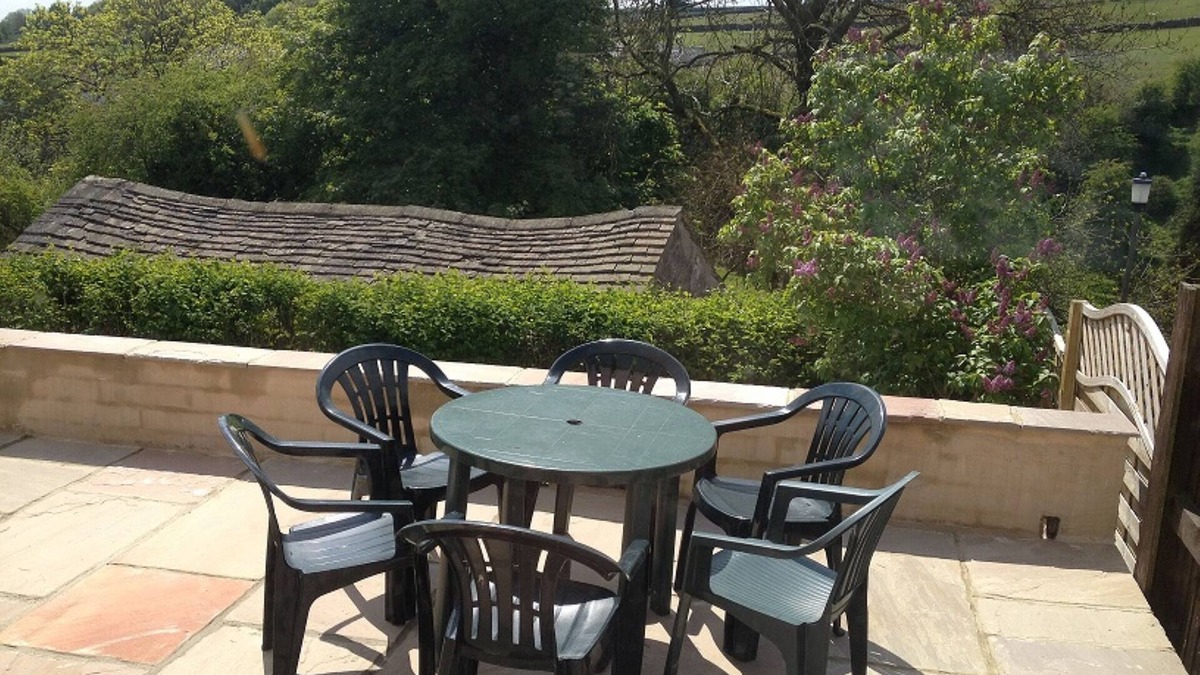 Tideswell Cottage | Tranquil Period Cottage On The Edge Of Tideswell, 5 mins stroll to centre.