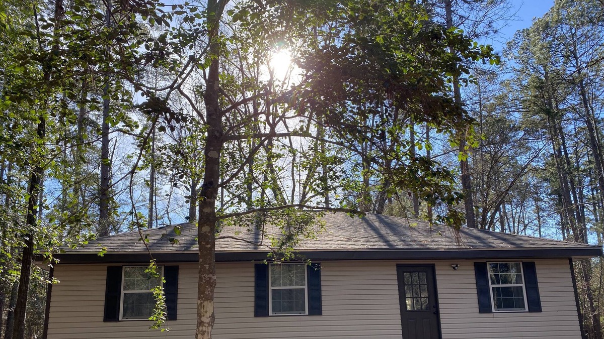 Brookeland Cottage | Tranquil Pine Retreat: Hammocks, Kayaks, Golf, WIFI, and minutes to ramps ⛳️ 🎣🥂