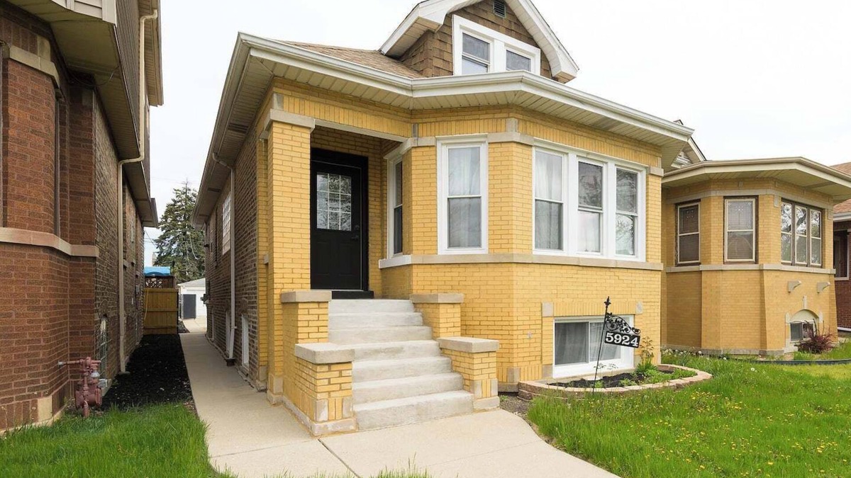Chicago Apartment | Tranquil Portage Park Stay