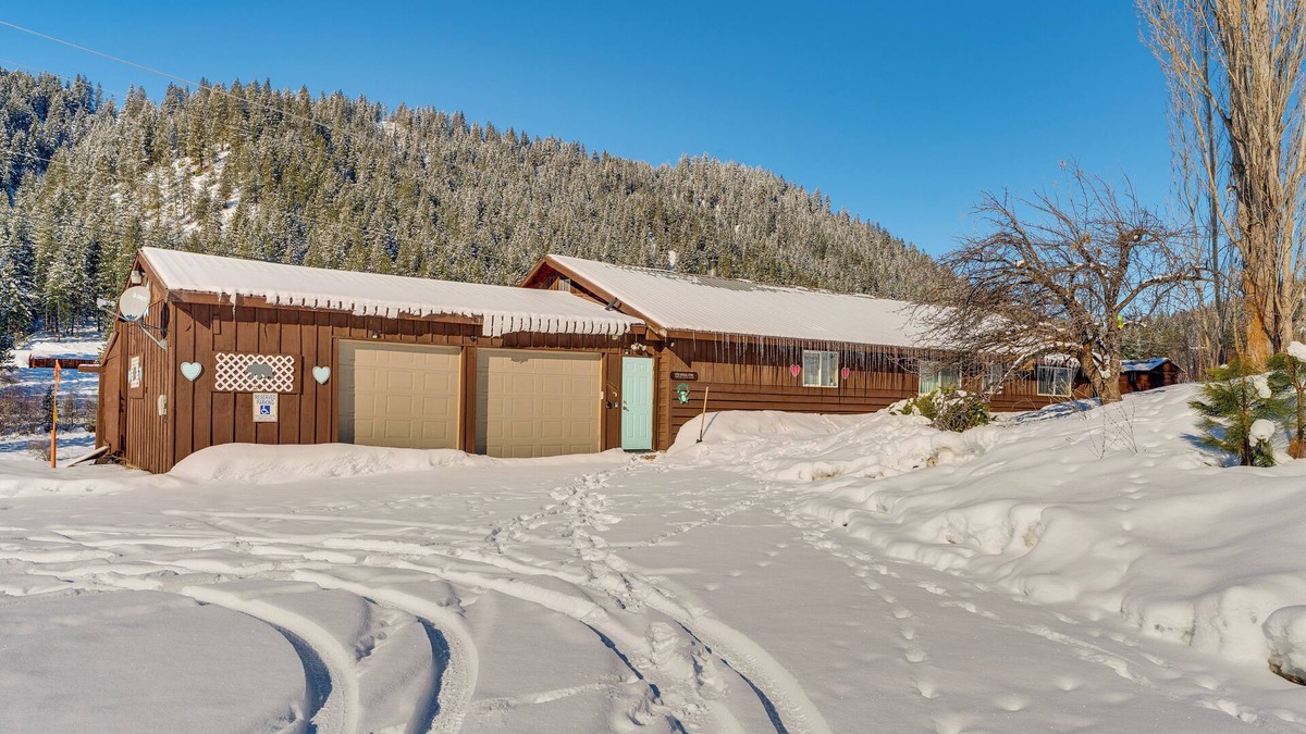 Leavenworth House | Tranquil Ranch Home on 10 Acres in Leavenworth!