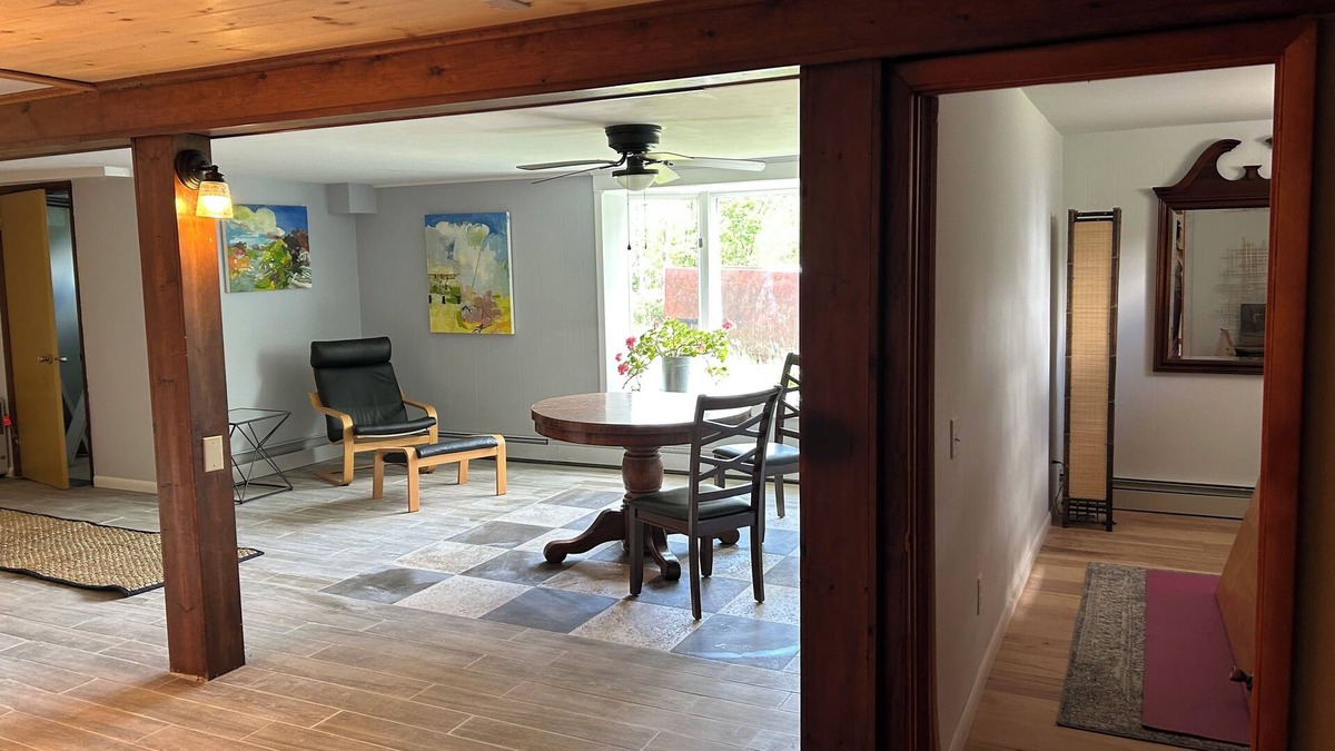 Greenwich Apartment | Tranquil Retreat, 2-bedroom apartment freshly renovated with Private Drive/Entry