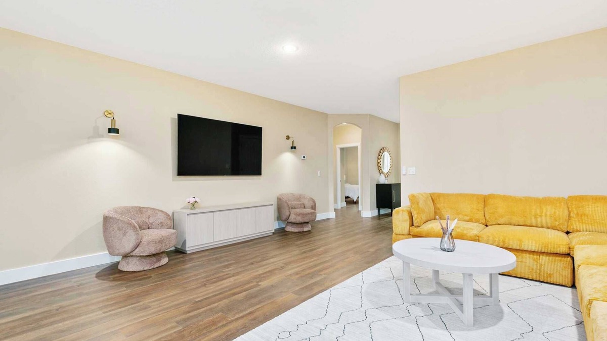Walnut Grove House | Tranquil Retreat at 65th Street: Your Ideal Vacation Getaway Awaits #41991