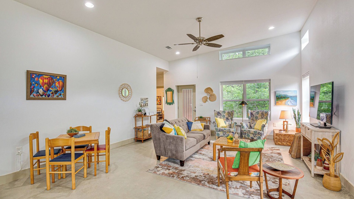 Log Cabin House | Tranquil Retreat: Half-Mi to Cedar Creek Reservoir