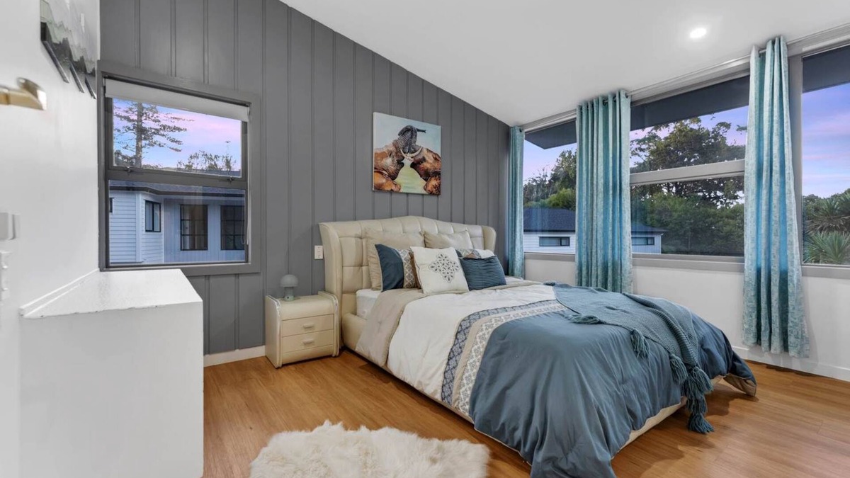 Auckland House | Tranquil Retreat in Nature's Embrace
