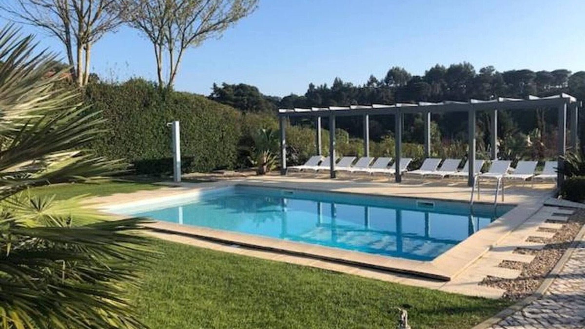 Alfarim Bed & Breakfast | Tranquil Retreat in Sesimbra with Private Entrance and Stunning Views