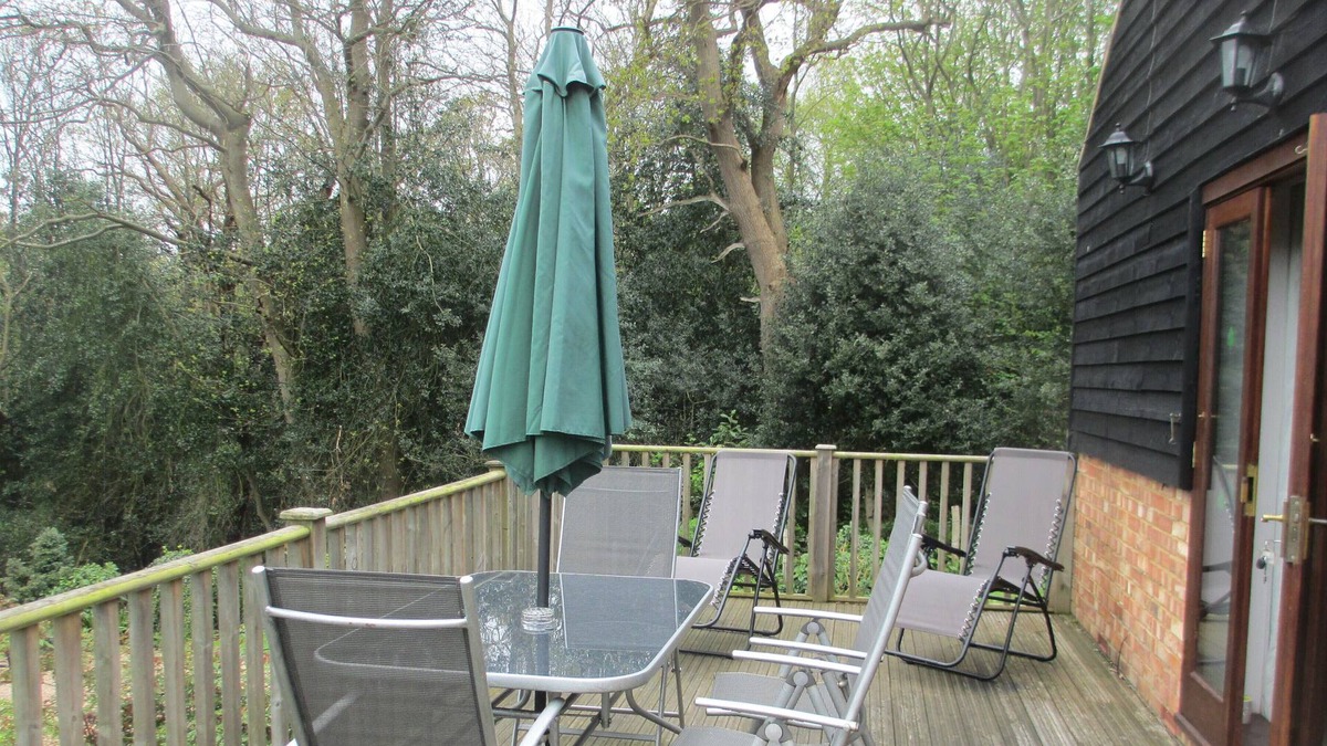 Hastings Cottage | Tranquil Retreat, Two Bedrooms, Two Bathrooms (one en-suite, one shower room)
