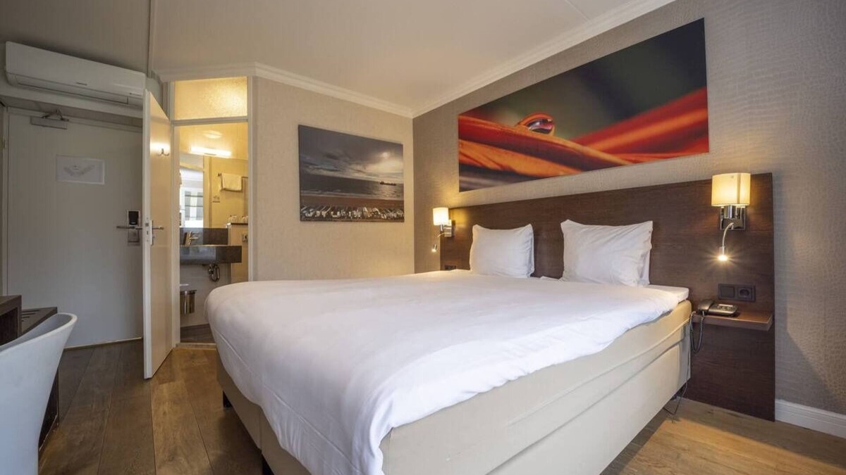 Edelstenenbuurt Hotel | Tranquil Retreat with Free Parking, Breakfast & Walking/Cycling Routes