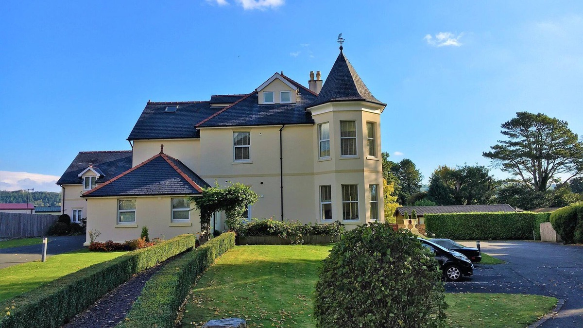 Trefriw Apartment | Tranquil Retreat with Breathtaking View in Trefriw | Elegant 2-Bedroom Apartment