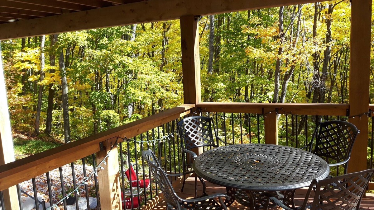 Oro-Medonte Apartment | Tranquil Retreat with Secluded Hot Tub – Near Horseshoe Valley Resort