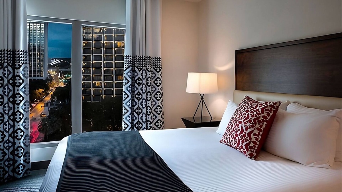 Downtown San Antonio Hotel | Tranquil Riverside Oasis! Dog-friendly Property w/Pool, Near Aztec Theatre