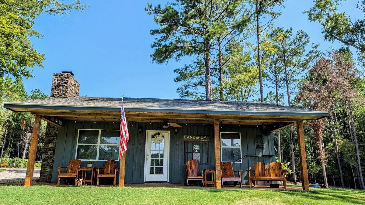 Auburn Cabin | Tranquil secluded cabin in Auburn. Perfect for your GAMEDAY getaway or AU EVENT!