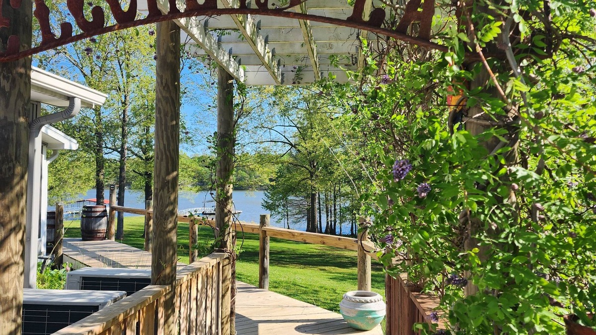Benton Apartment | Tranquil setting! Desired location on Ky Lake with dock. Minutes to town.